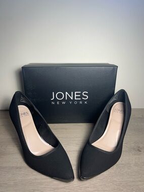 Jones New York Black Pointed Toe Heels